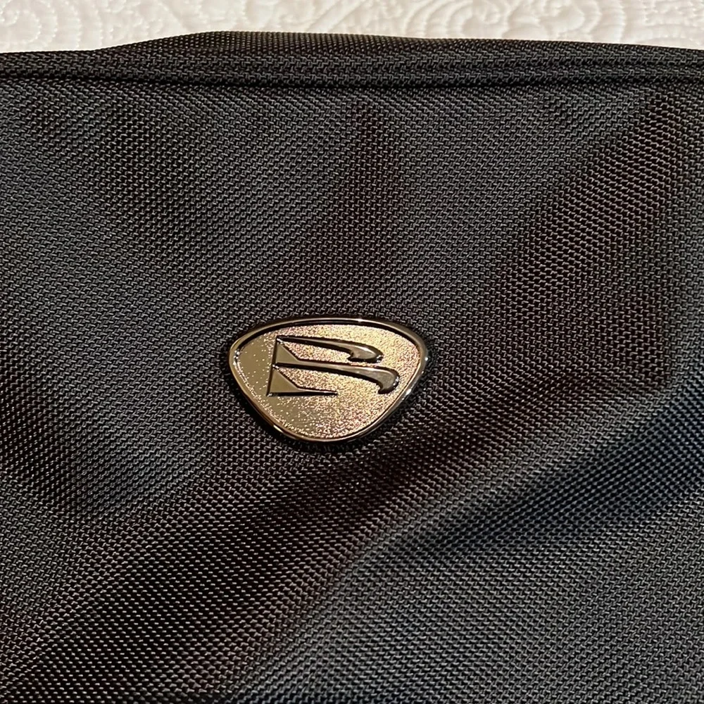 Burton Golf River City Golf Classic shoe bag and‎ golf accessories